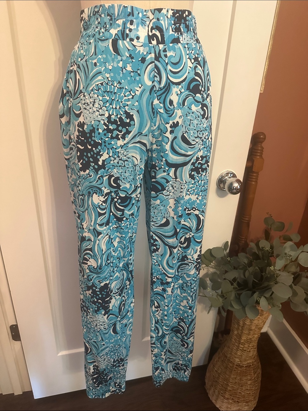 Lilly Pulitzer Rici stretch Resort white Mermazing Blue Floral M pockets pants - Picture 13 of 13